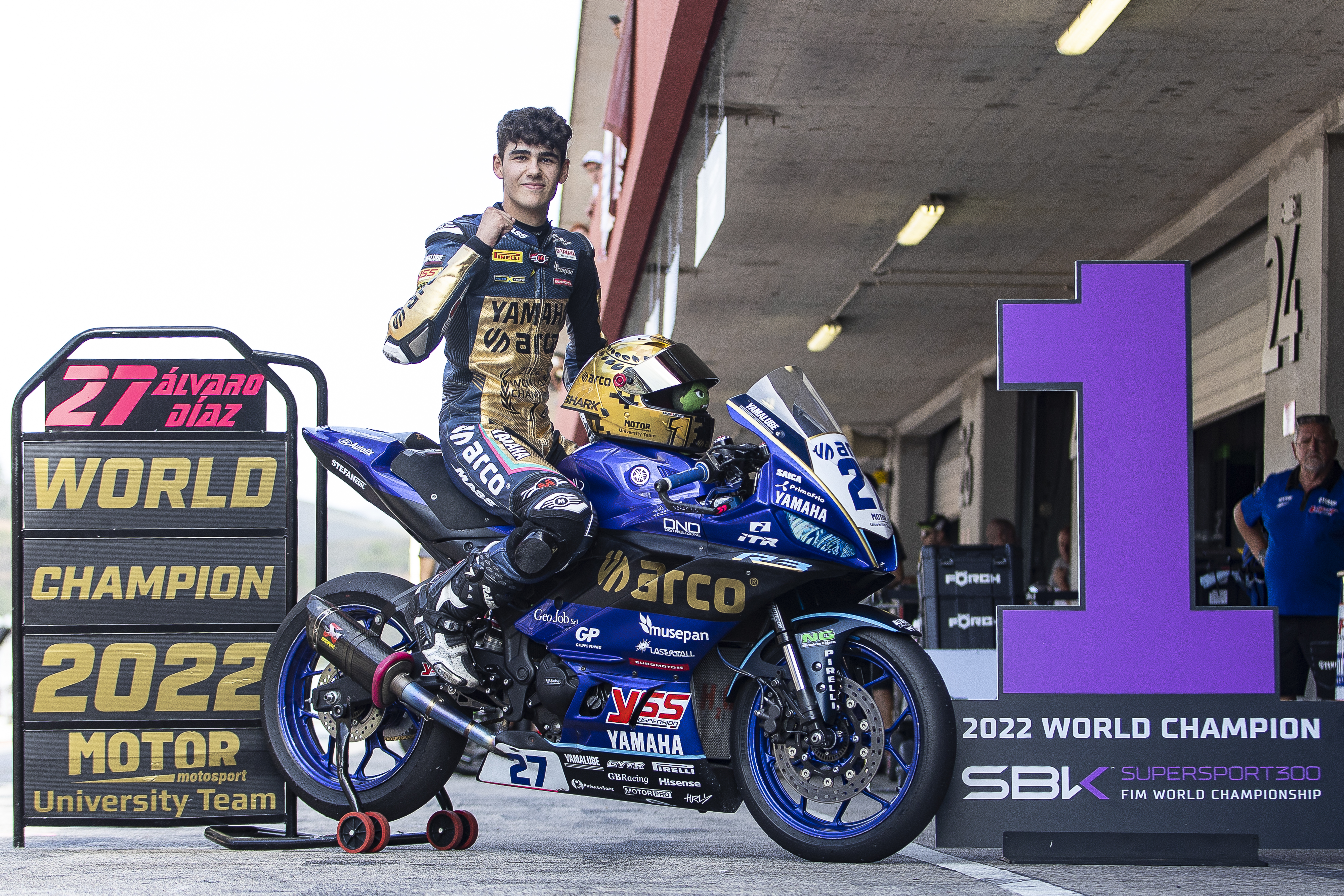 限定 本山哲サイン入Arting Racing team with IMPUL - メルカリ