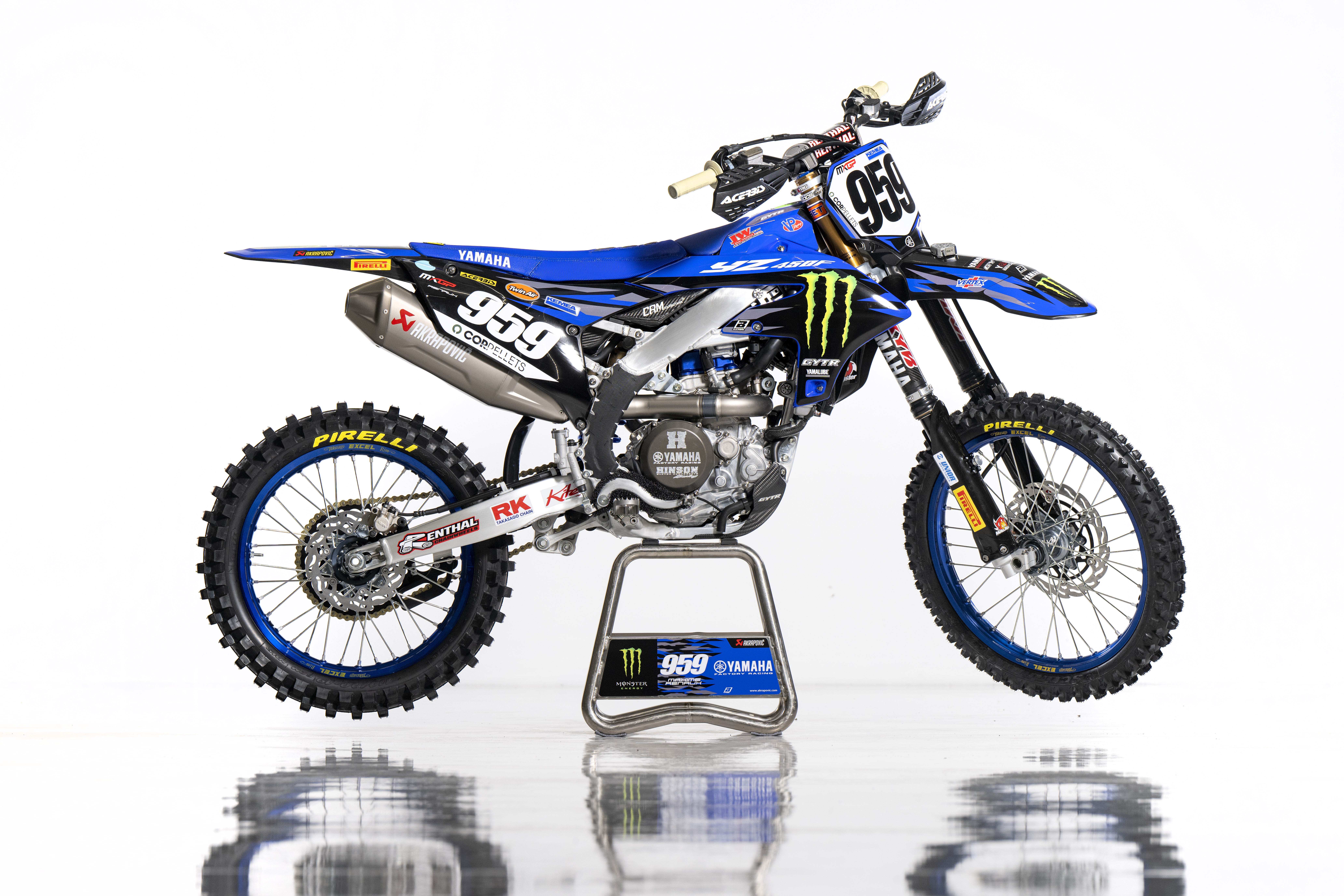 Monster Energy Yamaha Factory MXGP & MX2 فرق جاهزة للنجاح في عام 2025 • إجمالي دراجة نارية