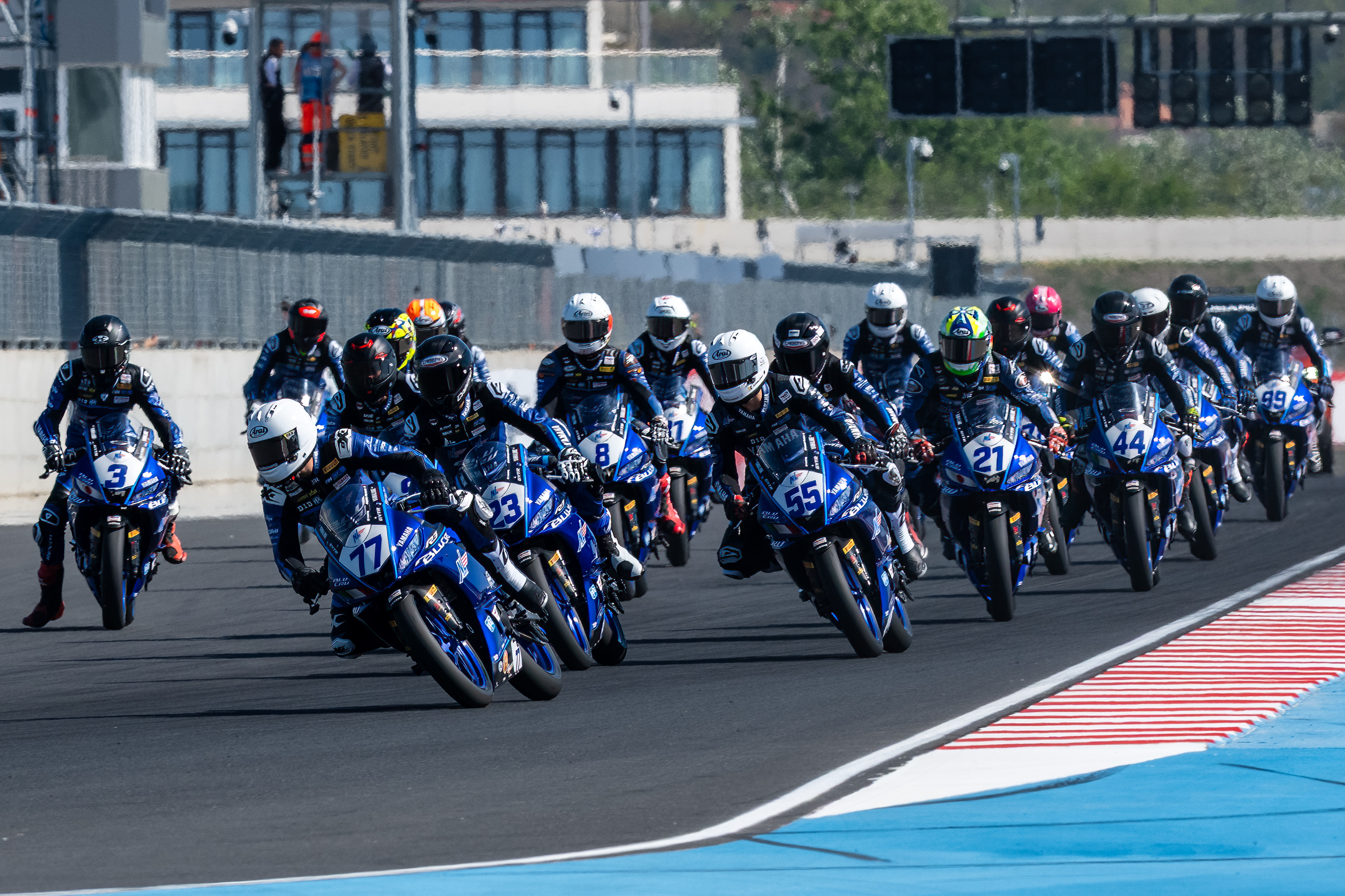 R3 Cup