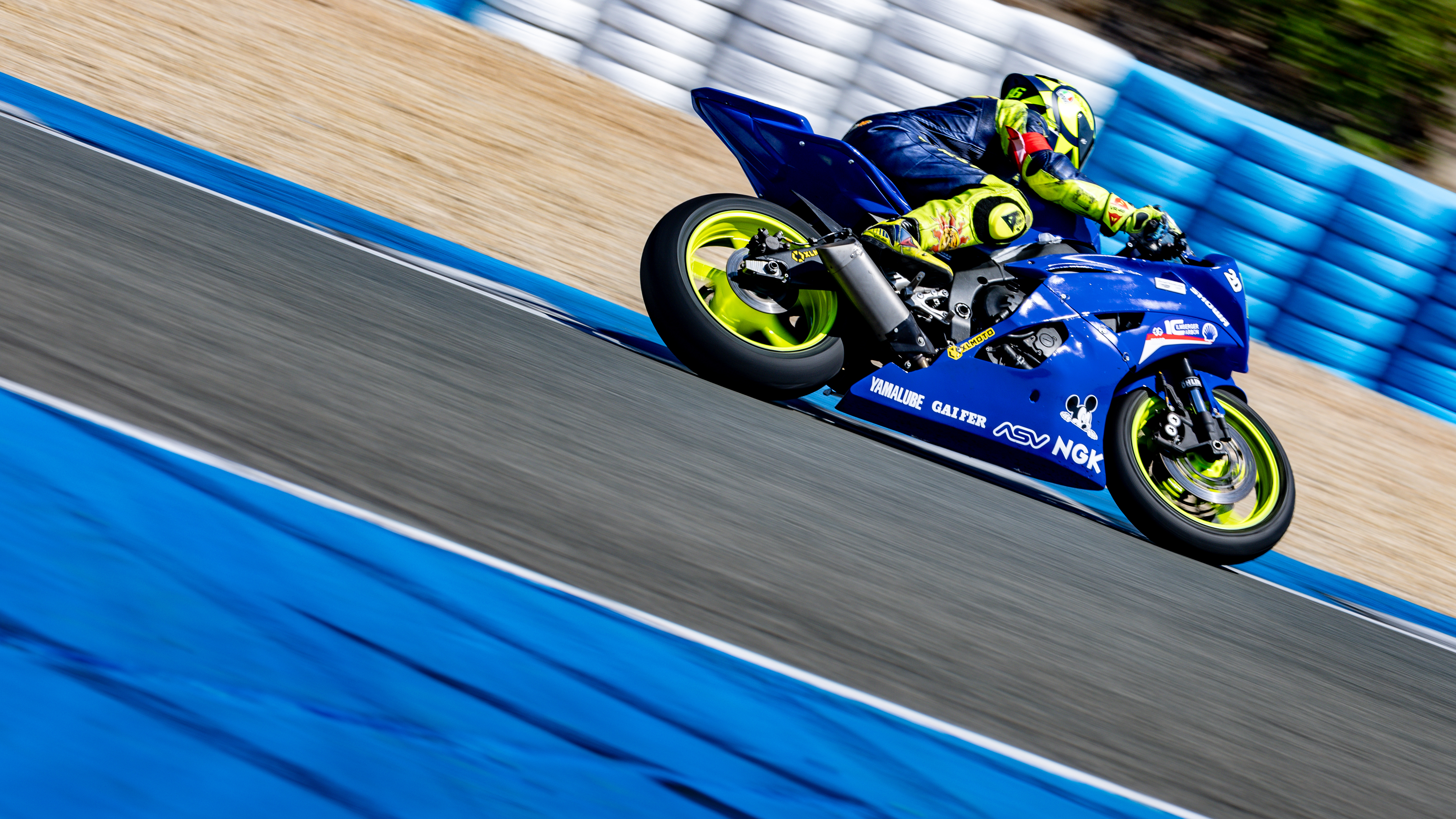 R1M Owners Joined on Track by Valentino Rossi as the Yamaha Racing ...